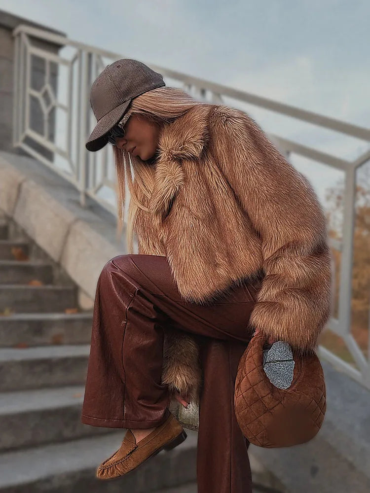 HH  Women ' s Winter Plush Coat Warm  Casual Lapel  Retro Long  Sleeved Faux Fur Effect  Short Coat Women's Fashion Coat