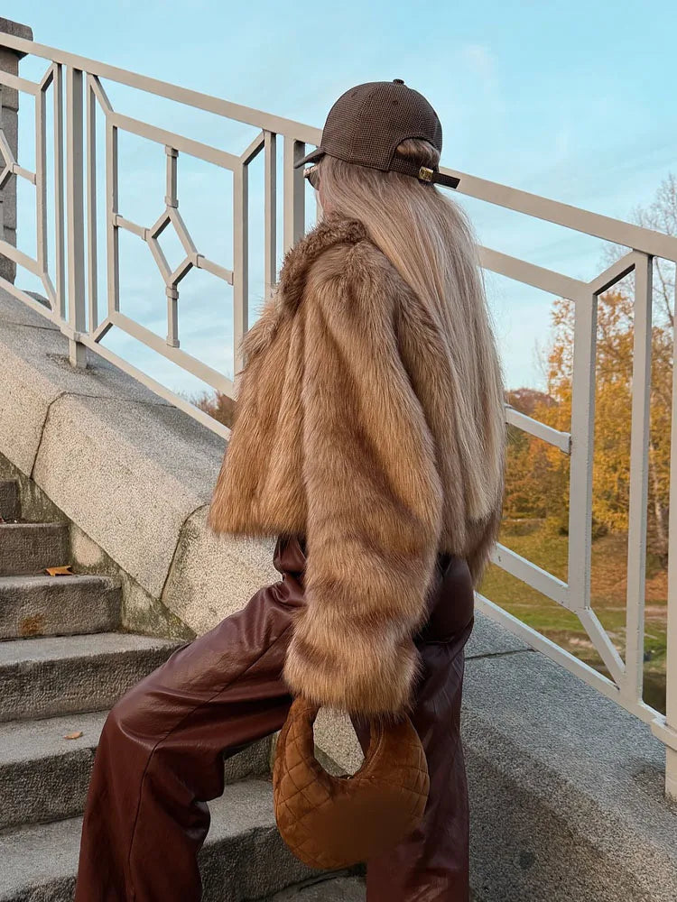 HH  Women ' s Winter Plush Coat Warm  Casual Lapel  Retro Long  Sleeved Faux Fur Effect  Short Coat Women's Fashion Coat