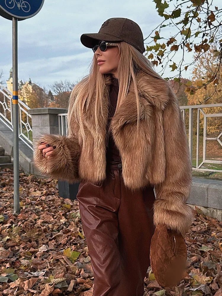 HH  Women ' s Winter Plush Coat Warm  Casual Lapel  Retro Long  Sleeved Faux Fur Effect  Short Coat Women's Fashion Coat